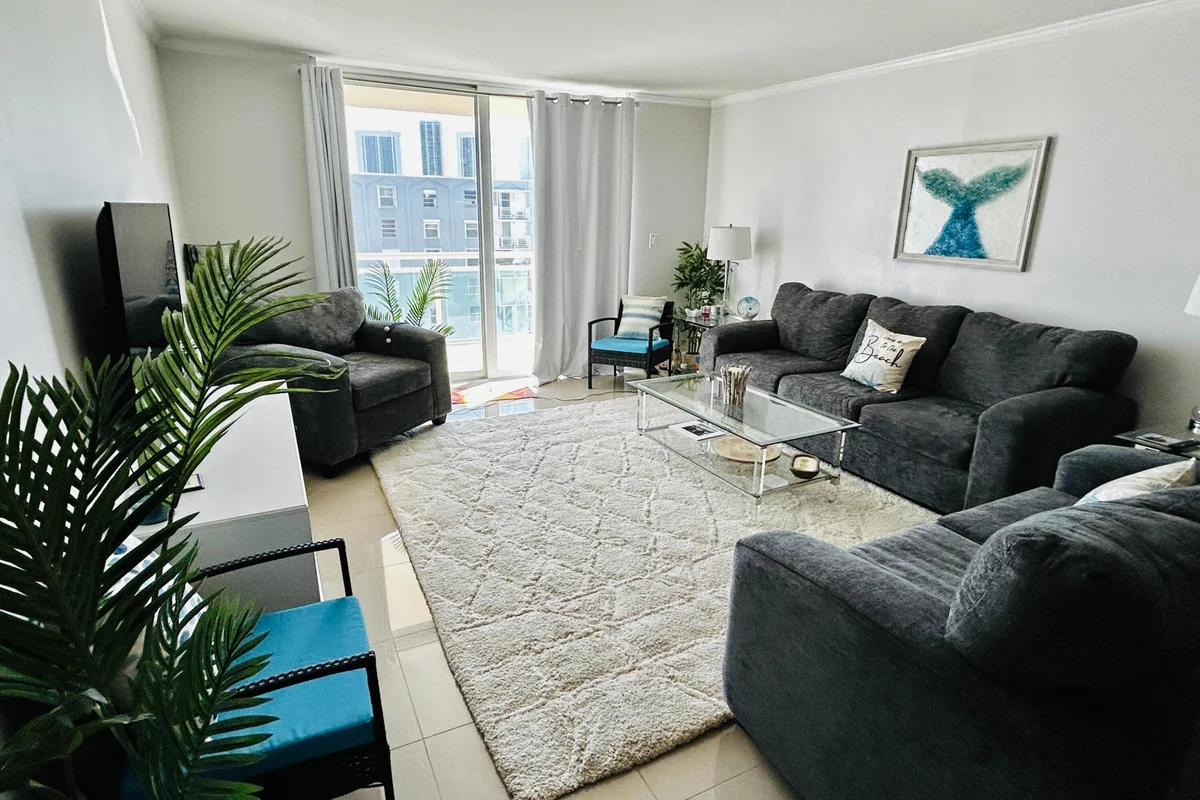 437 Golden Isles Dr #7G, Hallandale Beach: photo 1 of 19