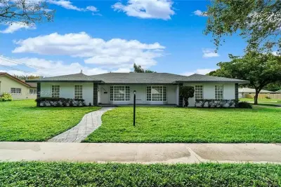 7380 NW 9th St, Plantation: photo 1 of 7