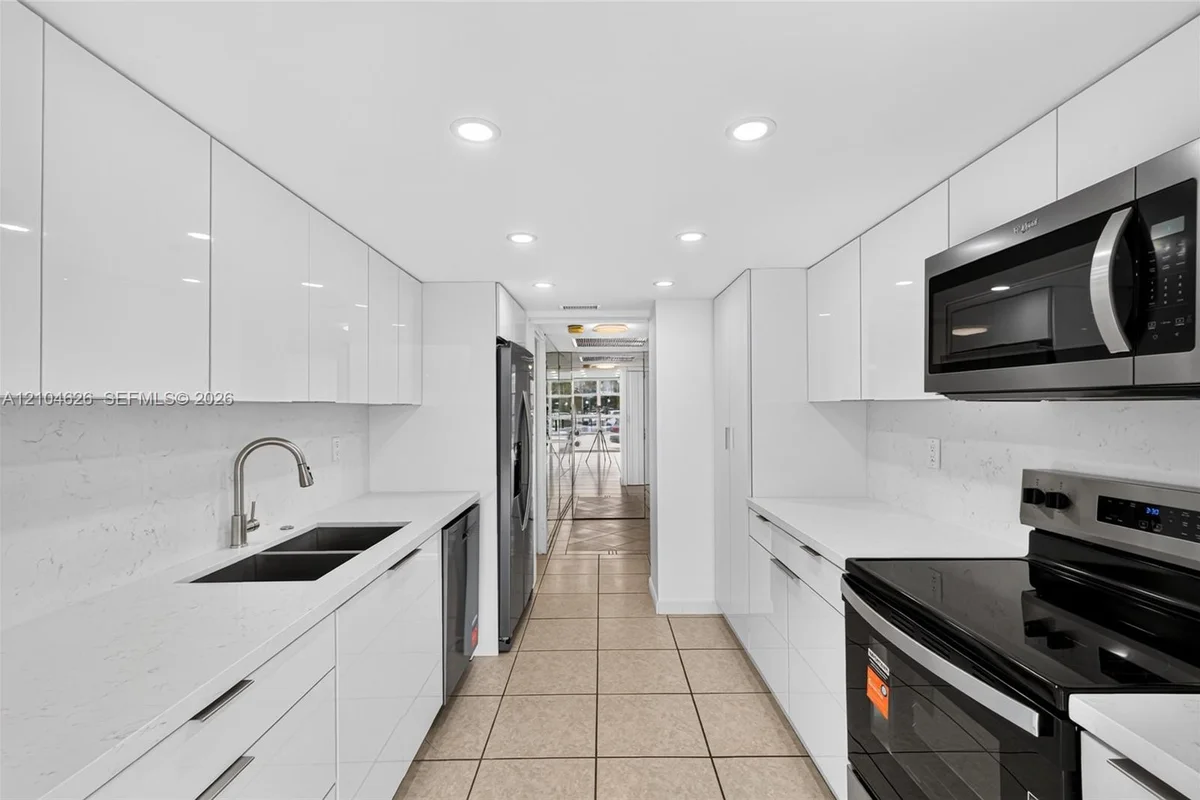 2000 Atlantic Shores Blvd #120, Hallandale Beach: photo 1 of 31