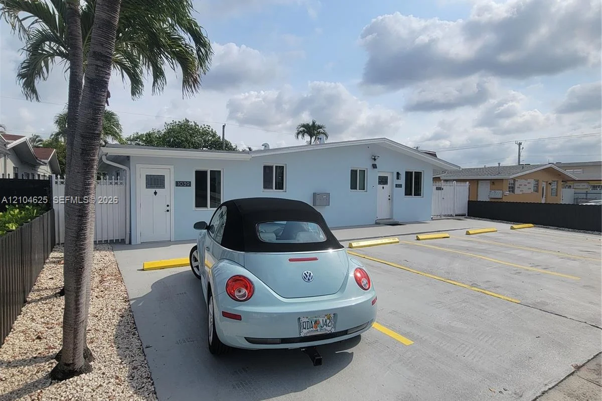 1039 W 23rd St, Hialeah: photo 1 of 25