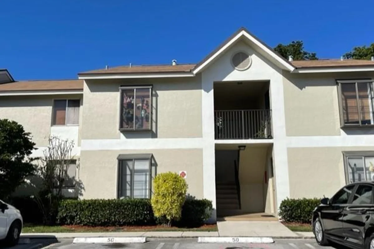 714 Gardens Dr #103, Pompano Beach: photo 1 of 9