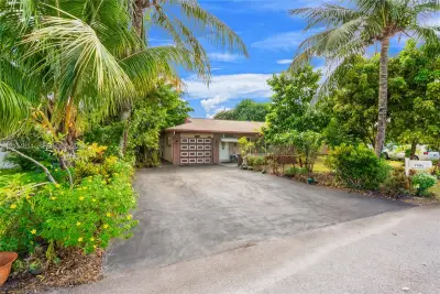 7200 NW 92nd Ter, Tamarac: photo 1 of 35