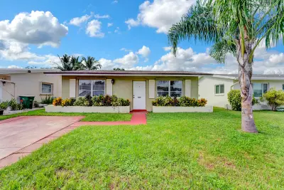 4938 NW 54th Ct, Tamarac: photo 1 of 28