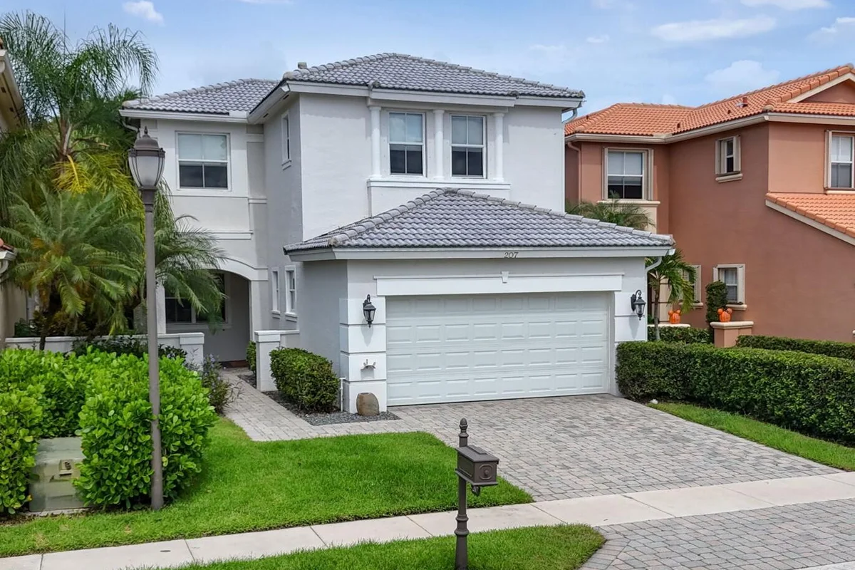 207 Isle Verde Way, Palm Beach Gardens: photo 1 of 101