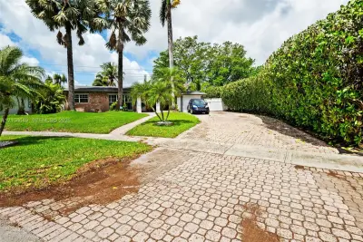 911 SW 51st Ave, Plantation: photo 1 of 34