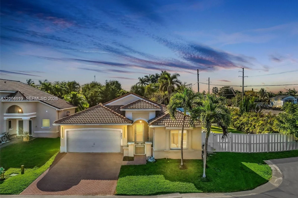 4807 SW 34th Ave, Hollywood: photo 1 of 26