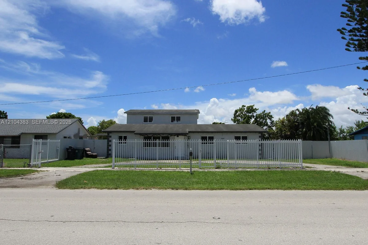 11460 SW 224th St, Miami: photo 1 of 14