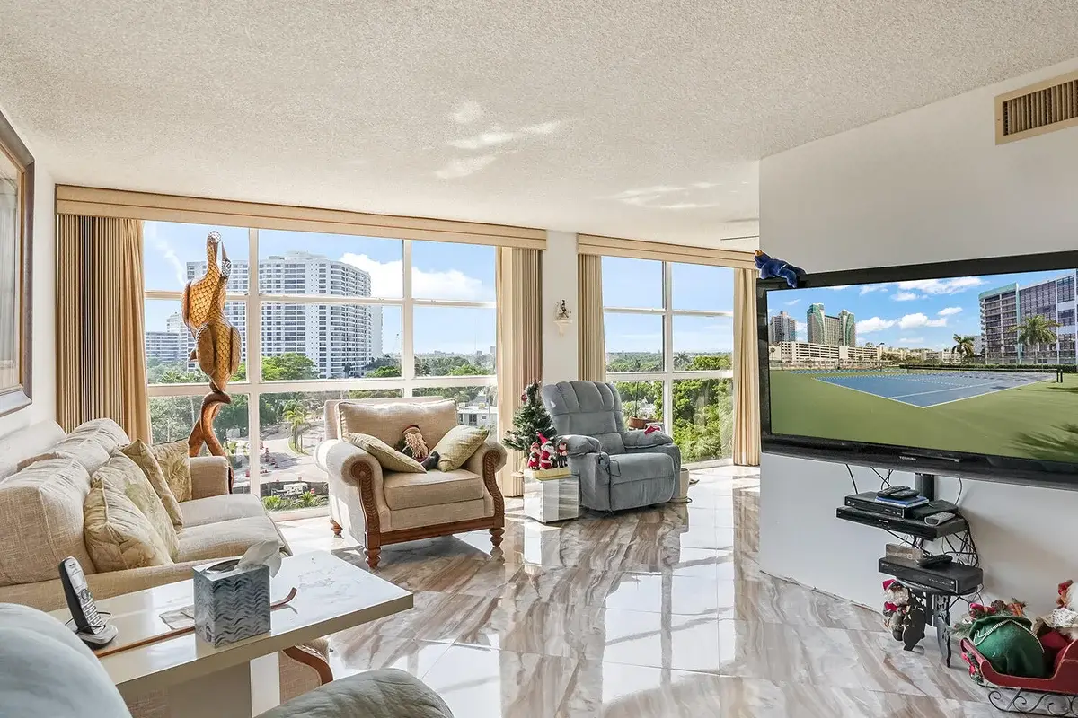 600 Parkview Dr #703, Hallandale Beach: photo 1 of 34