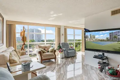 600 Parkview Dr #703, Hallandale Beach: photo 1 of 34