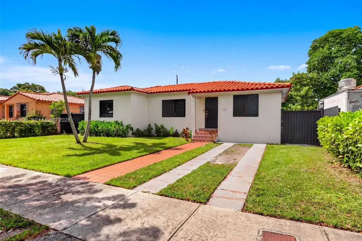 220 SW 51st Ct, Miami: photo 1 of 31