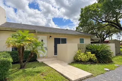 12446 SW 115th Ter, Miami: photo 1 of 18