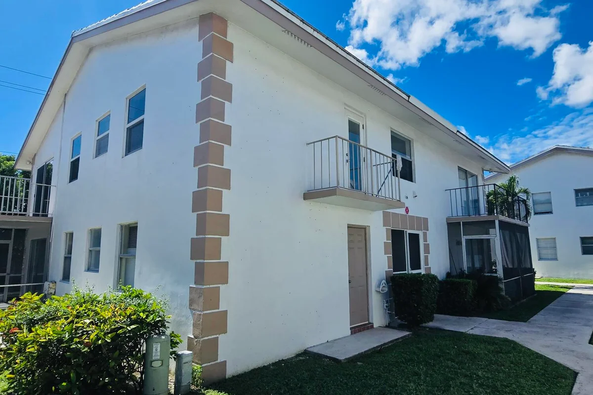 104 SE 10th St #101, Deerfield Beach: photo 1 of 14
