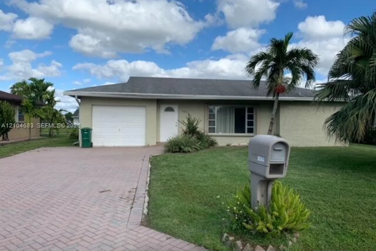 7402 NW 94th Ave, Tamarac: photo 1 of 11