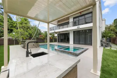 436 NE 10th Ave, Fort Lauderdale: photo 1 of 72