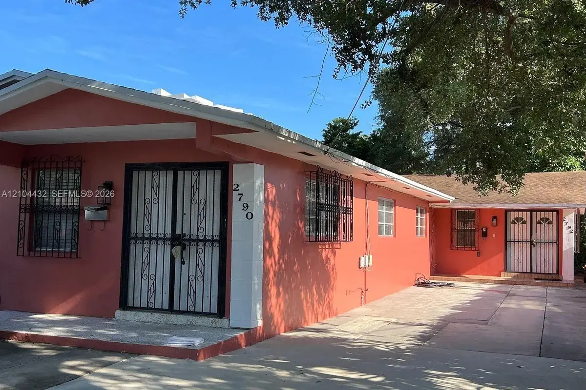 2790 SW 26th St, Miami: photo 1 of 31