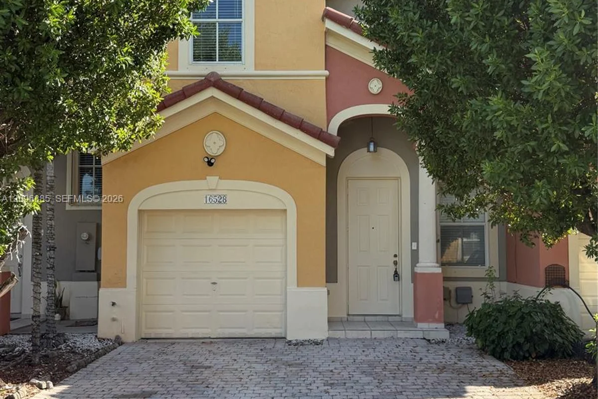 16528 SW 85th Ln, Miami: photo 1 of 1