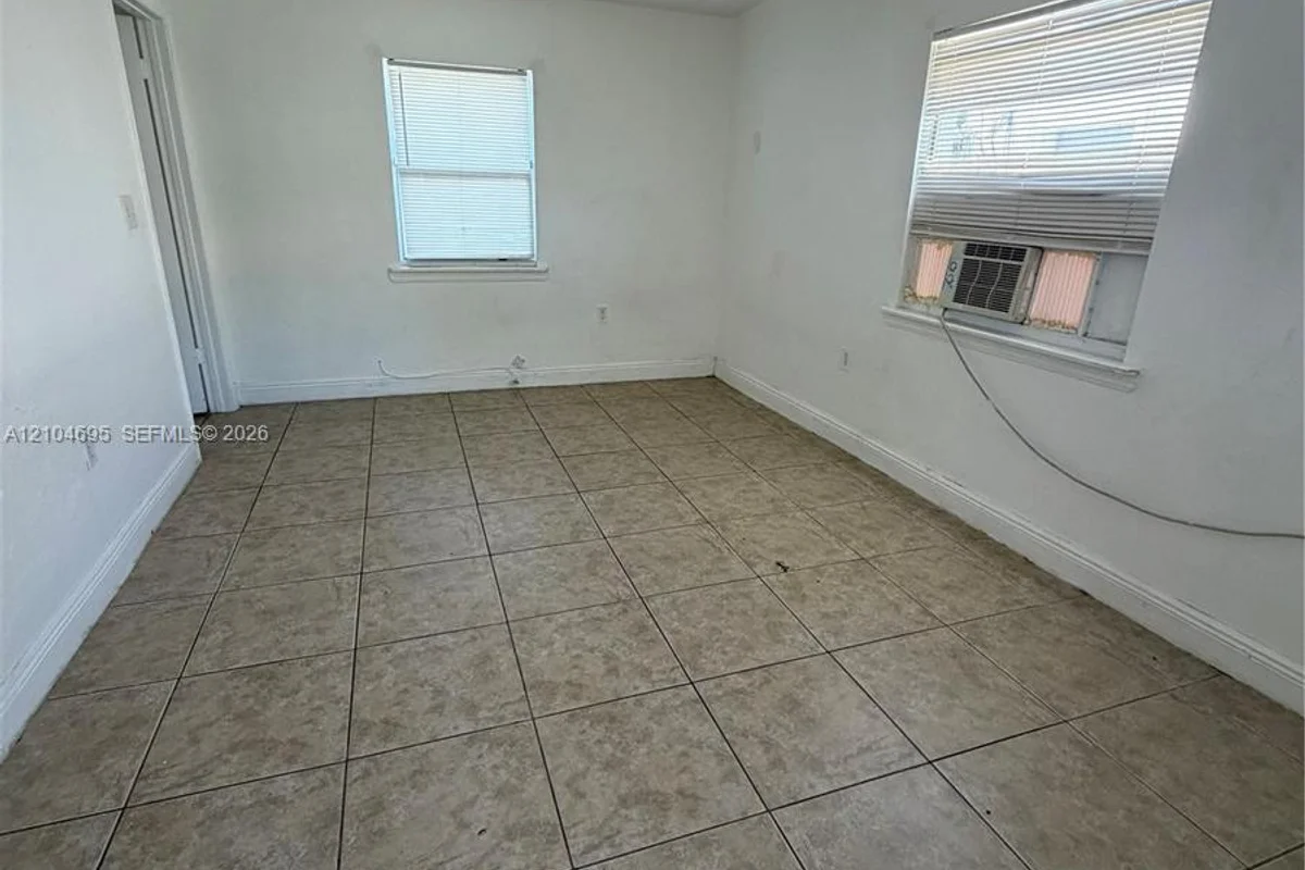 1842 Johnson St #3, Hollywood: photo 1 of 4