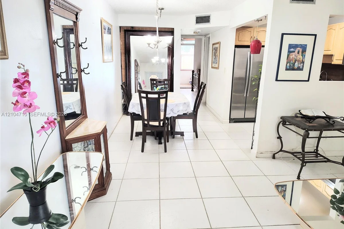 9061 Sunrise Lakes Blvd #102, Sunrise: photo 1 of 1