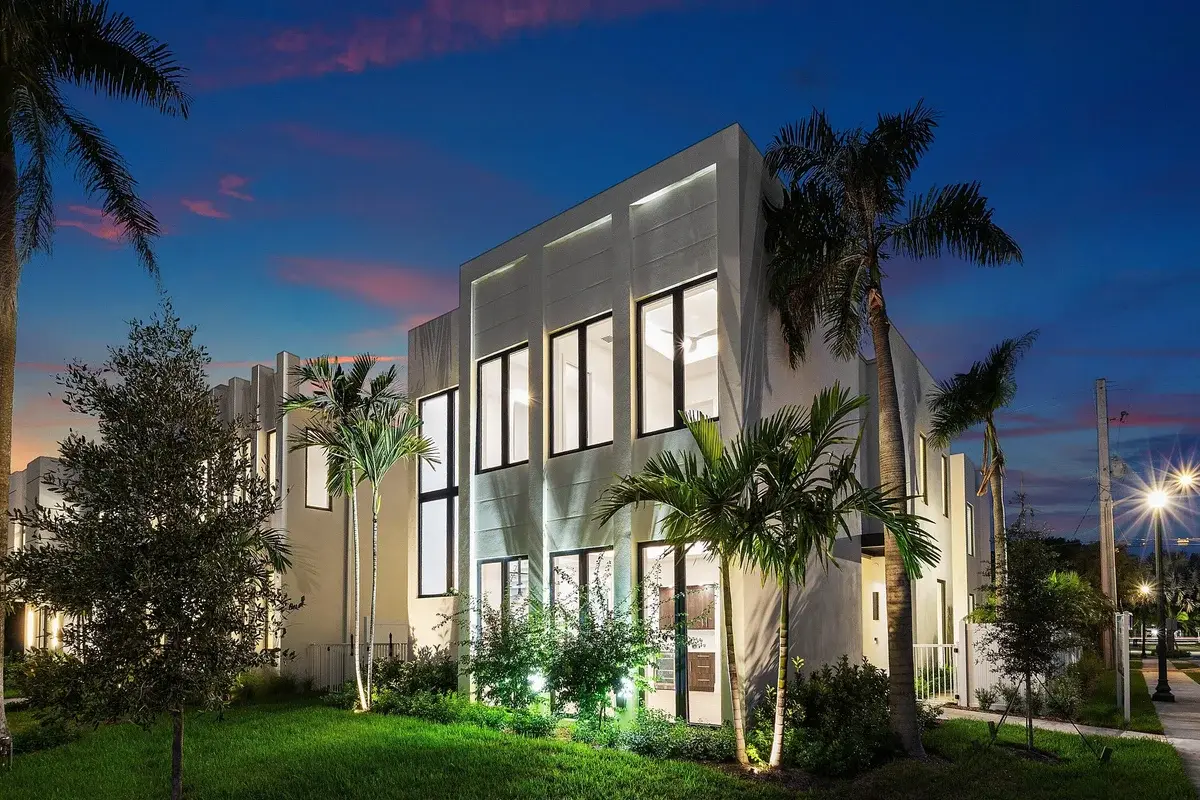 735 SE 4th Ave, Delray Beach: photo 1 of 101
