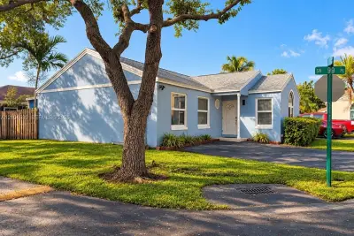 9982 SW 222nd St, Cutler Bay: photo 1 of 13