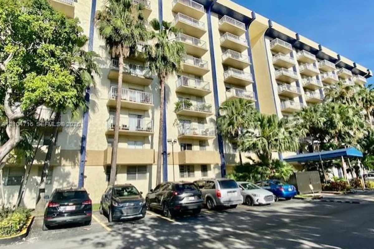 801 NW 47th Ave #915W, Miami: photo 1 of 7
