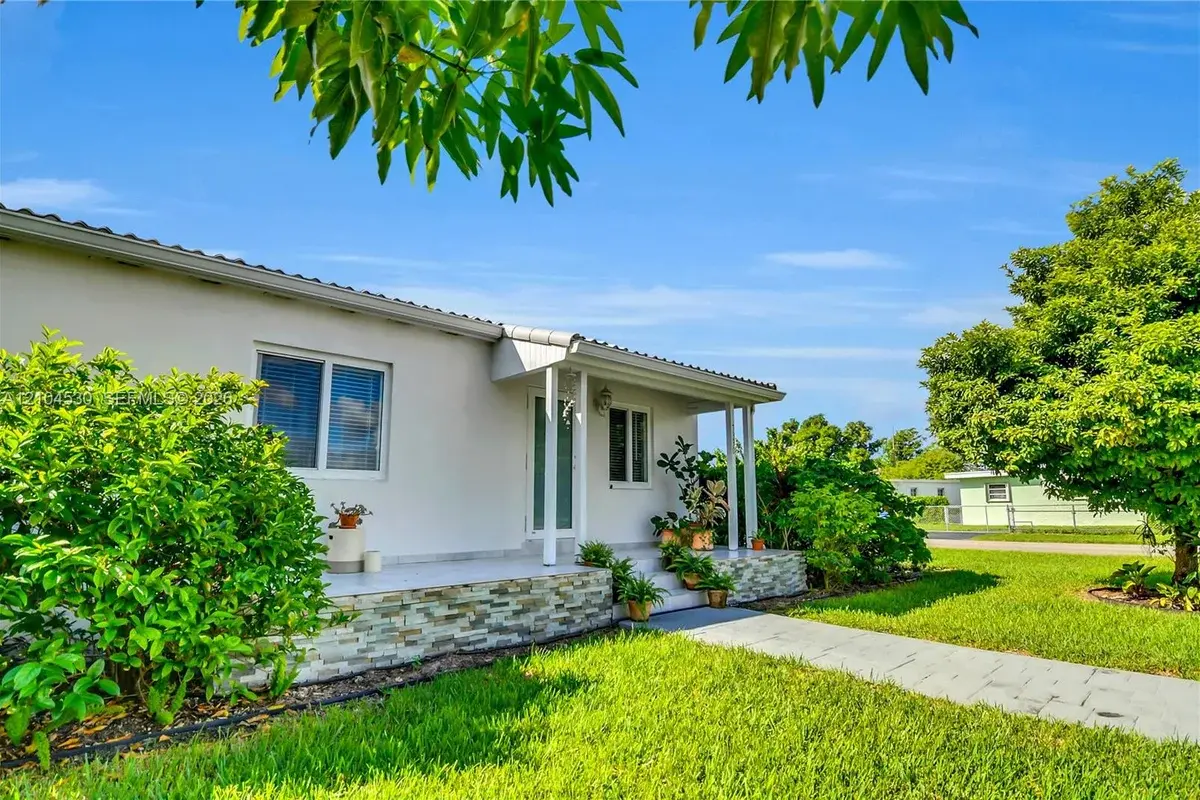7330 SW 17th Ter, Miami: photo 1 of 20