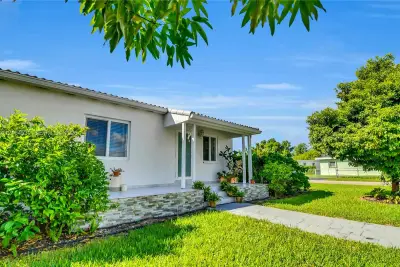 7330 SW 17th Ter, Miami: photo 1 of 20