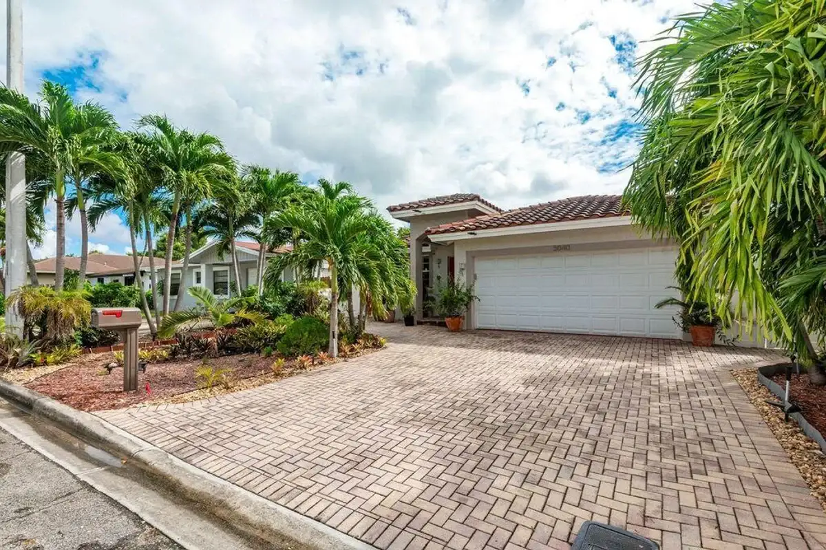 3040 NW 7th St, Fort Lauderdale: photo 1 of 16