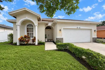 2858 NW 9th St, Fort Lauderdale: photo 1 of 21