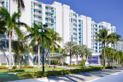 3029 NE 188th St #516, Aventura: photo 1 of 35