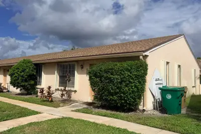 8061 SW 20th Pl, Davie: photo 1 of 15