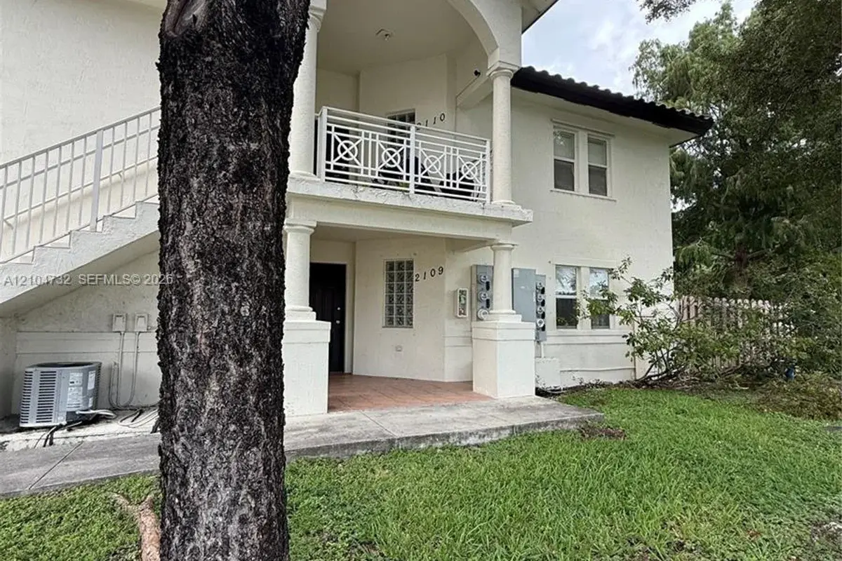 11121 NW 89th Ter #2109, Doral: photo 1 of 10