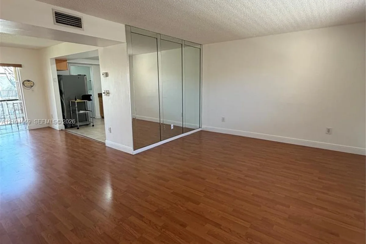 8401 SW 107th Ave #318E, Miami: photo 1 of 15