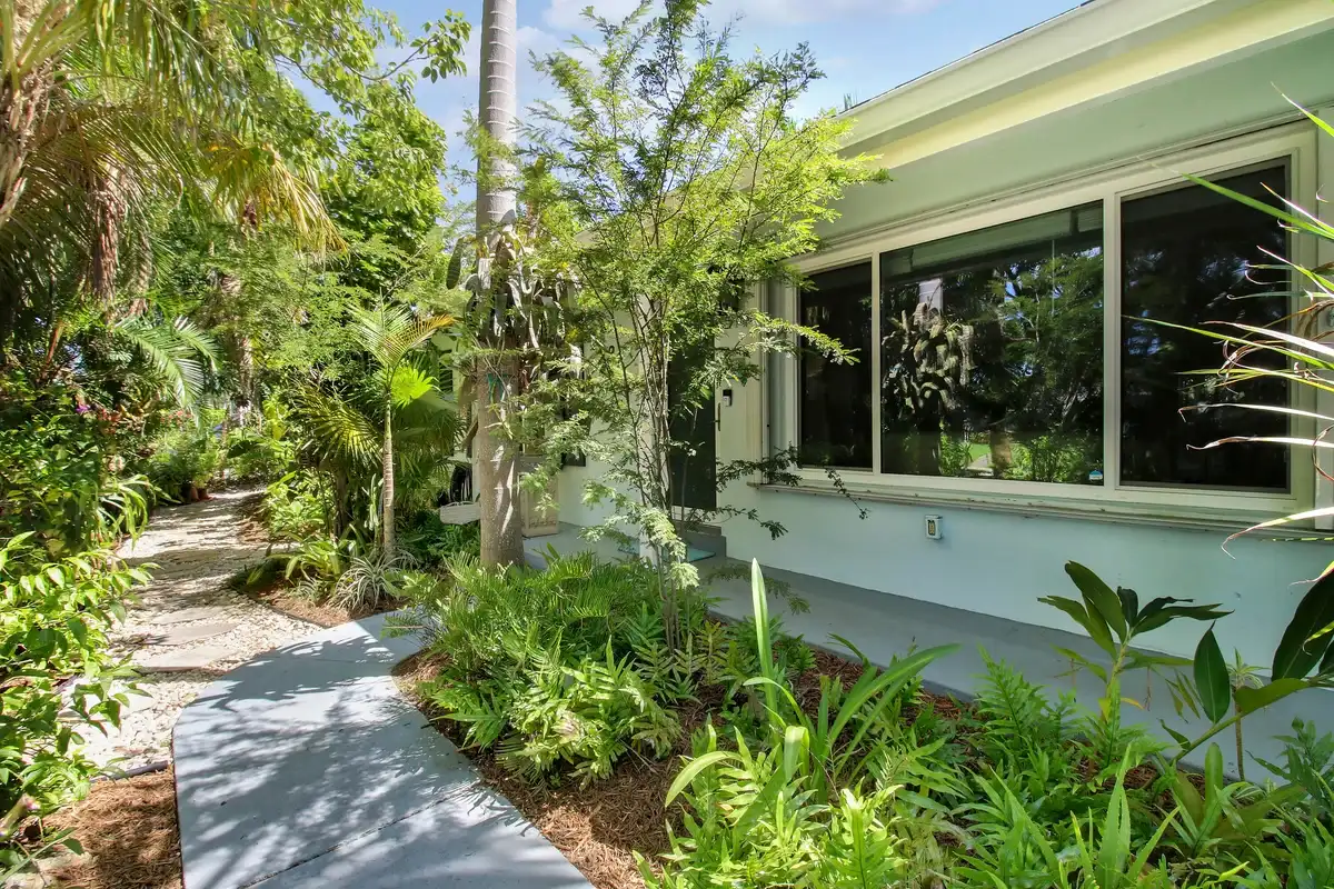 528 Driftwood Rd, North Palm Beach: photo 1 of 50