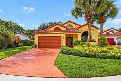 183 Island Way, Greenacres: photo 1 of 38