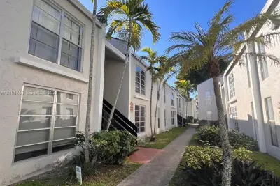 4431 Treehouse Ln #H28, Tamarac: photo 1 of 17
