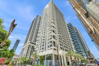 11 NE 6th St #810, Miami: photo 1 of 7