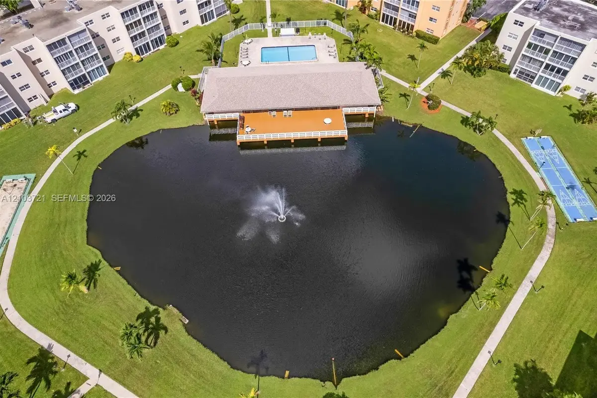 206 SE 10th St #303, Dania Beach: photo 1 of 35