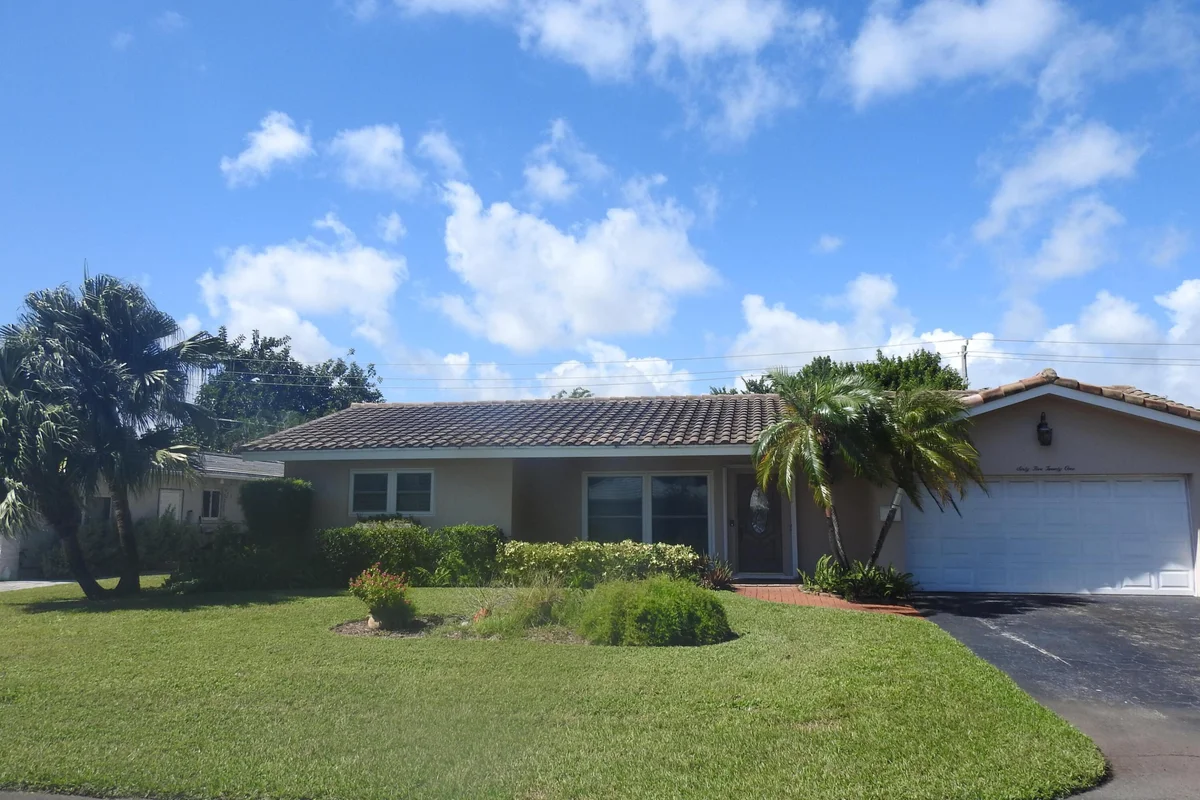 6521 NE 21st Ave, Fort Lauderdale: photo 1 of 32