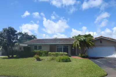 6521 NE 21st Ave, Fort Lauderdale: photo 1 of 32