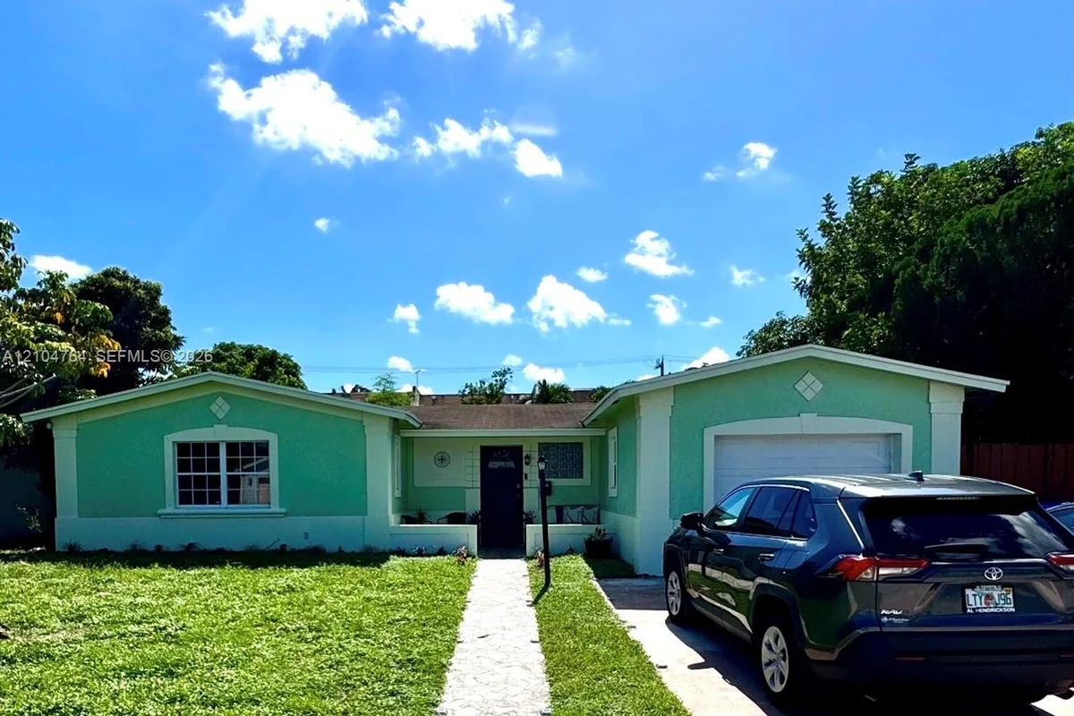 6472 SW 10th Ct, North Lauderdale: photo 1 of 23