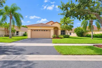 825 Falling Water Rd, Weston: photo 1 of 21