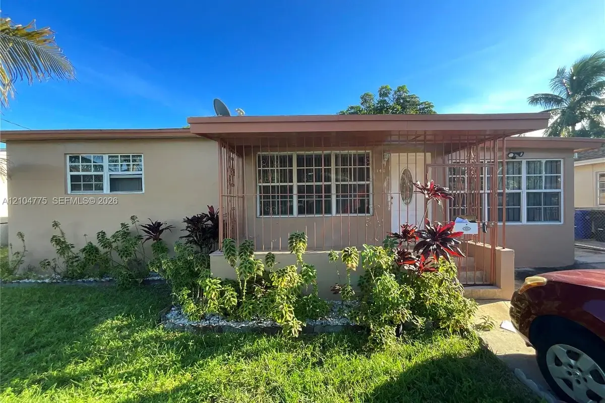 140 NE 171st St, North Miami Beach: photo 1 of 15