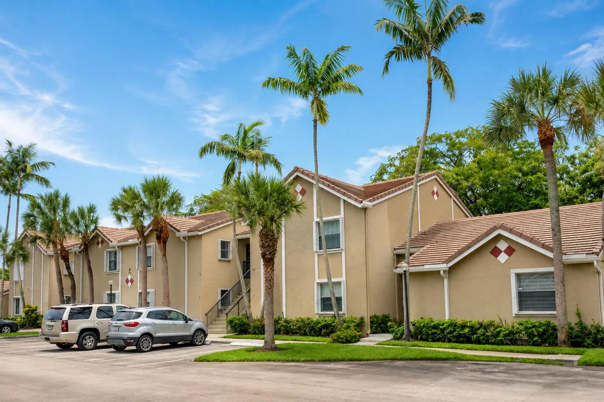 9641 Riverside Dr #F5, Coral Springs: photo 1 of 24