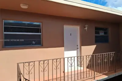 55 W 16th St #8, Hialeah: photo 1 of 7