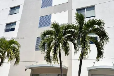 2425 SW 22nd Ter #505, Miami: photo 1 of 8