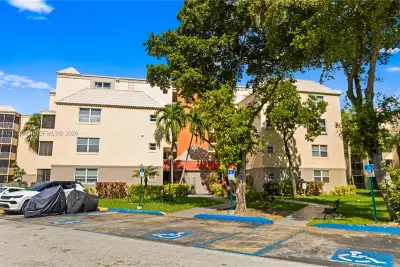 8215 Lake Dr #502, Doral: photo 1 of 13