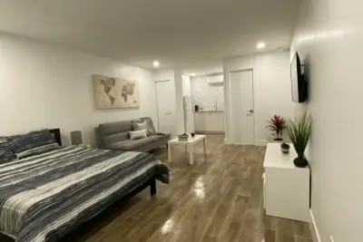 902 NE 38th St #3, Oakland Park: photo 1 of 14