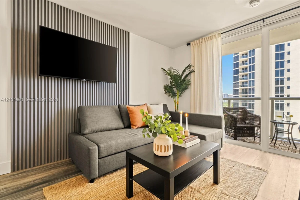 19201 Collins Ave #924, Sunny Isles Beach: photo 1 of 27