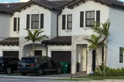 23161 SW 127th Ct #1, Miami: photo 1 of 6